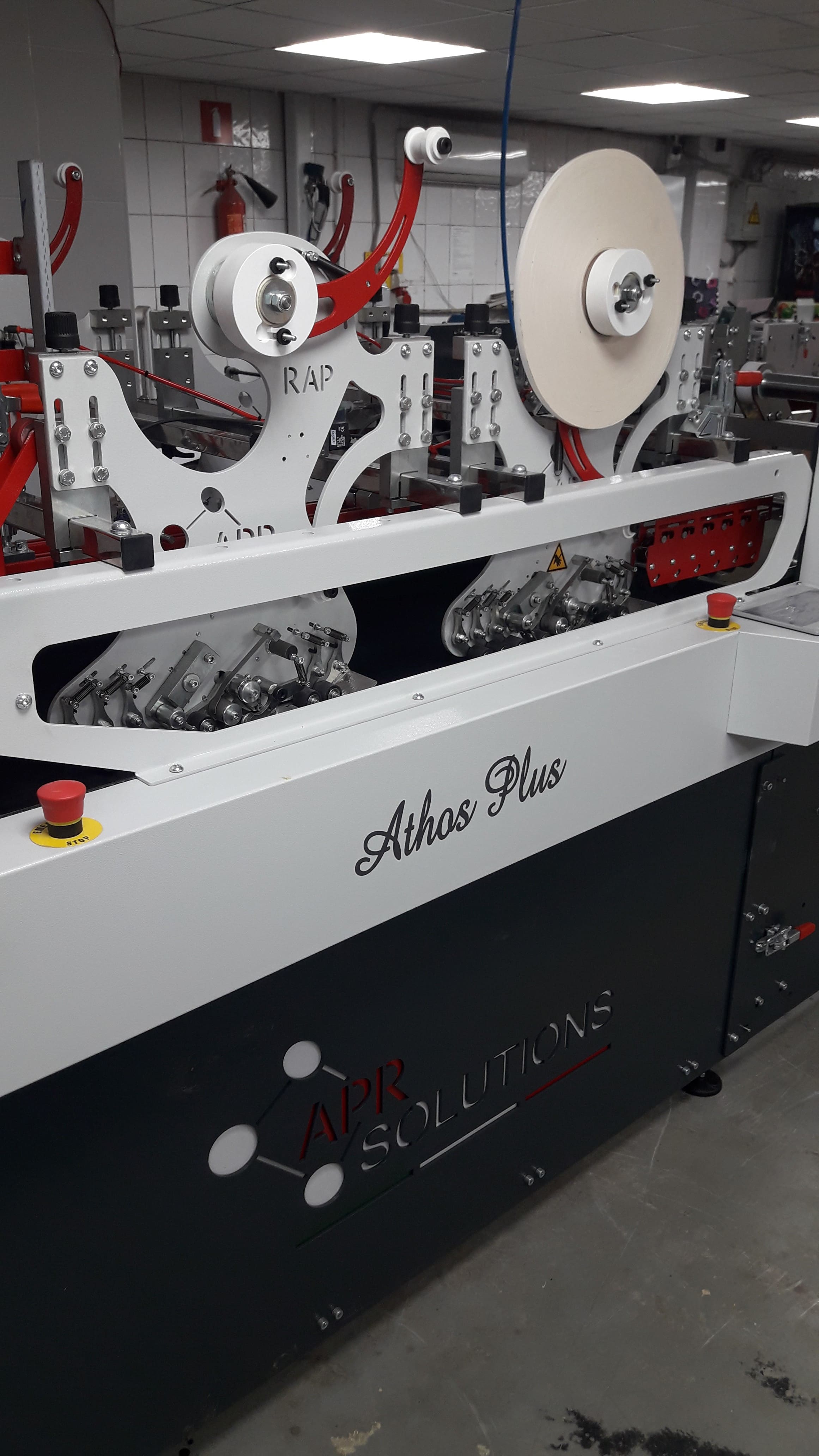 Инсталляция постпечатного оборудования Athos Plus