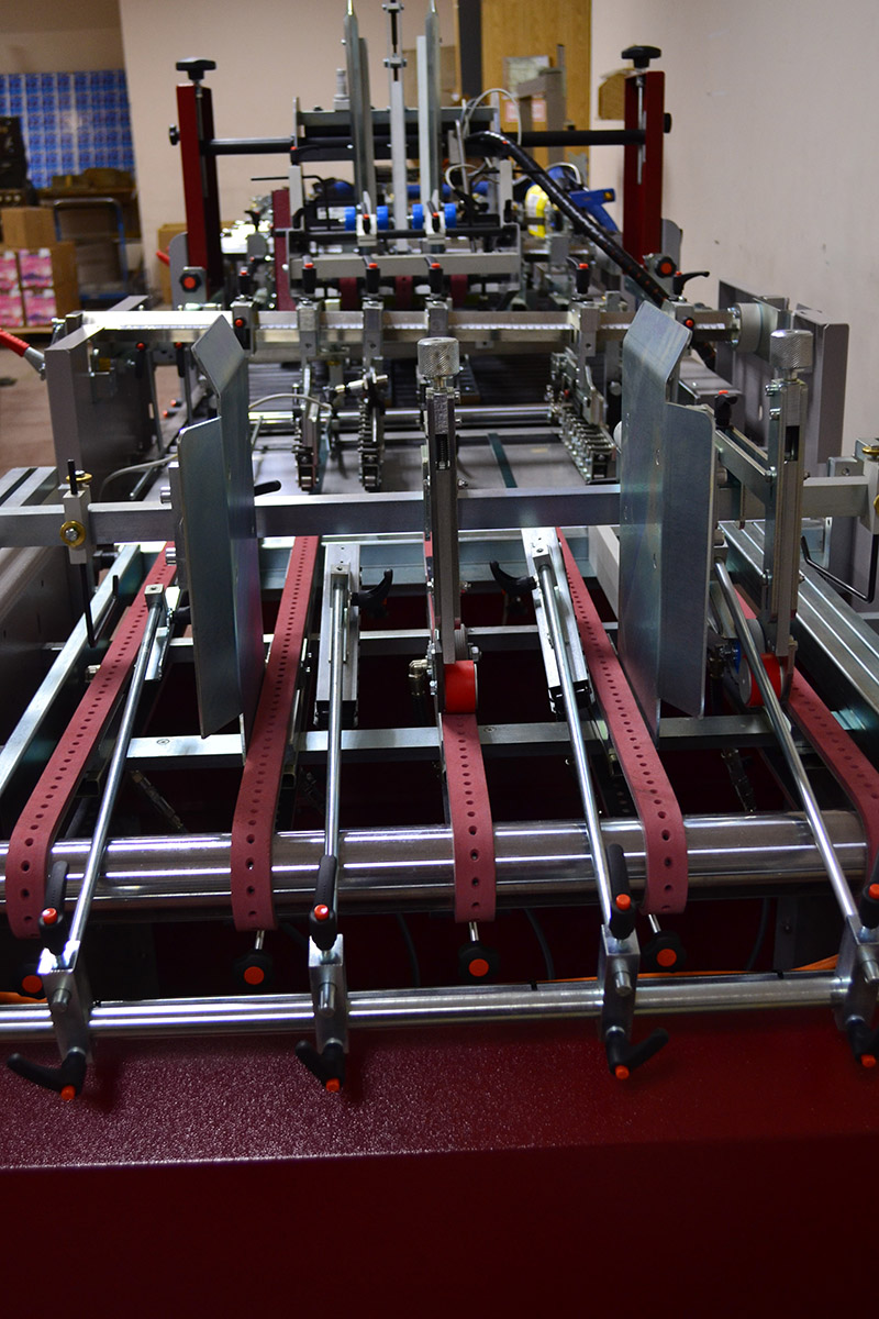 Оборудование для склейки разных видов коробочек в Аква Арт Принт. ФСЛ Petratto Metro 78
