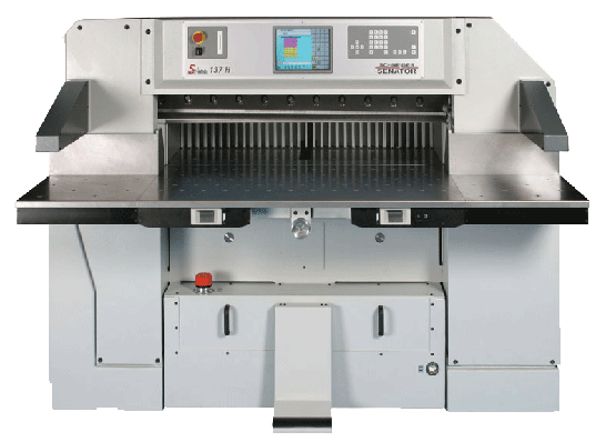 На фотографии представлено оборудование типографии Аква Арт Принт - высокоскоростные бумагорезательные машины SCHNEIDER Senator S-line 92 и 115 H